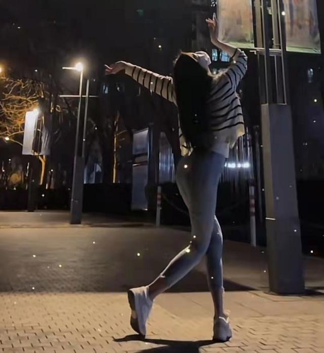 女儿跳舞视频发朋友圈怎么配文字，女儿跳舞发朋友圈怎么样写？