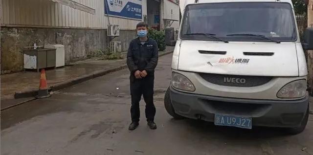 服务客户的宗旨口号幽默，服务客户的宗旨口号幽默句子？