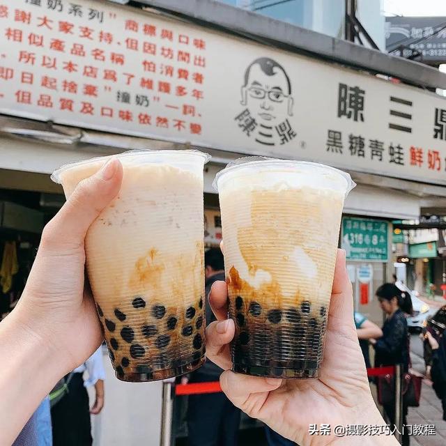 发朋友圈的手拿奶茶图片蜜雪冰城，发朋友圈的手拿奶茶图片高清？