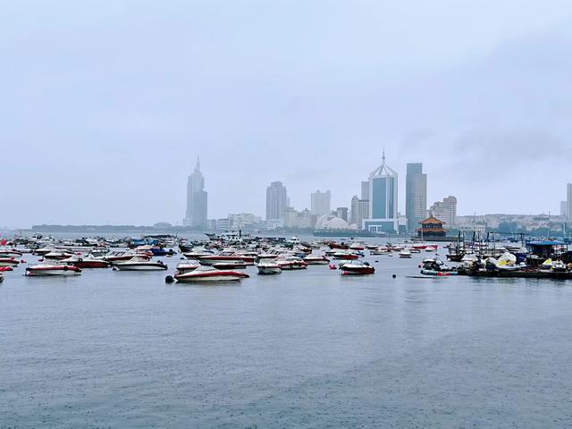 适合下雨天的朋友圈雨天唯美图片，下雨天的句子适合发朋友圈诗句？