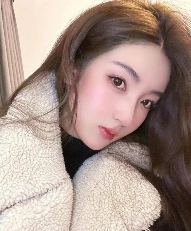 婚纱照发朋友圈配文字简短，婚纱照发朋友圈配文字简短搞笑？
