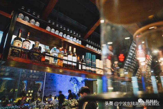 抖音很火的带酒的歌词，抖音很火的带酒的歌词是什么？