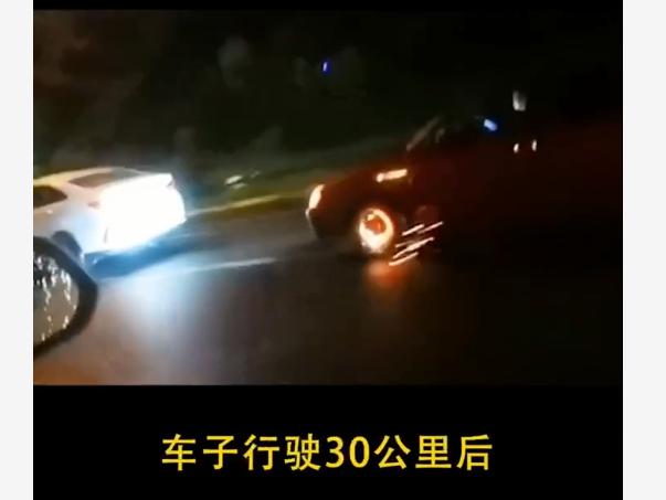 晚上开车小视频10秒在车内，夜间自己开车的视频？