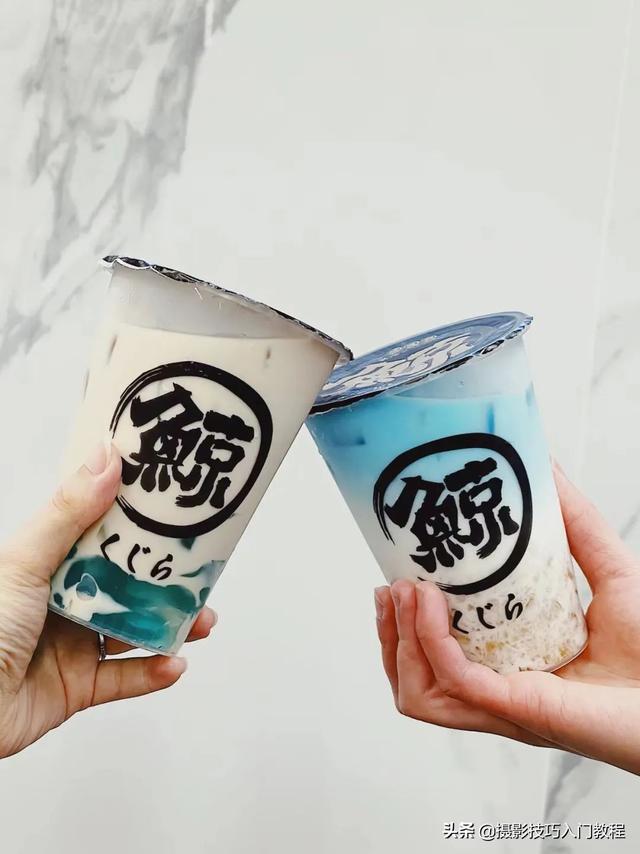 发朋友圈的手拿奶茶图片蜜雪冰城，发朋友圈的手拿奶茶图片高清？