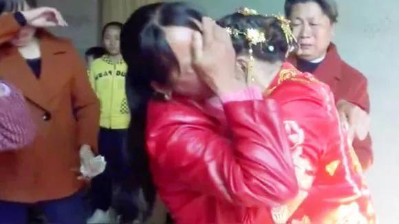 个伴娘红包一般给多少钱合适（4个伴娘红包一般给多少钱呢）"