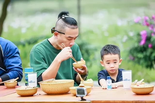 发孩子跳舞朋友圈怎么配文字说说图片，发孩子跳舞朋友圈怎么配文字说说呢？