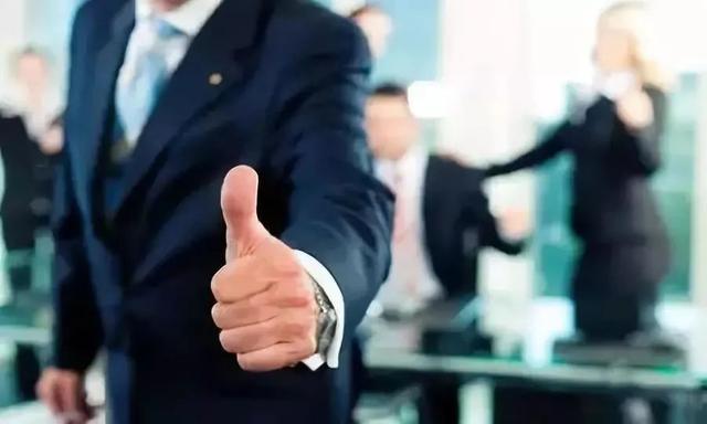 做销售的应该怎样提升自己呢英文，做销售的应该怎样提升自己呢英语作文？