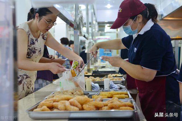 路边摊早餐卖什么赚钱快（路边摊早餐卖什么赚钱呢）