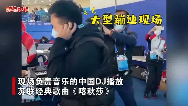 抖音上很火的俄罗斯歌曲叫什么名字，抖音上很火的俄罗斯歌曲一个猥琐大叔和小女孩？