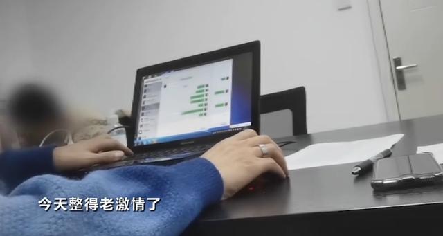 15晚会：网红直播很羞耻，老坛酸菜很恶心，一幕幕看着背后发凉"
