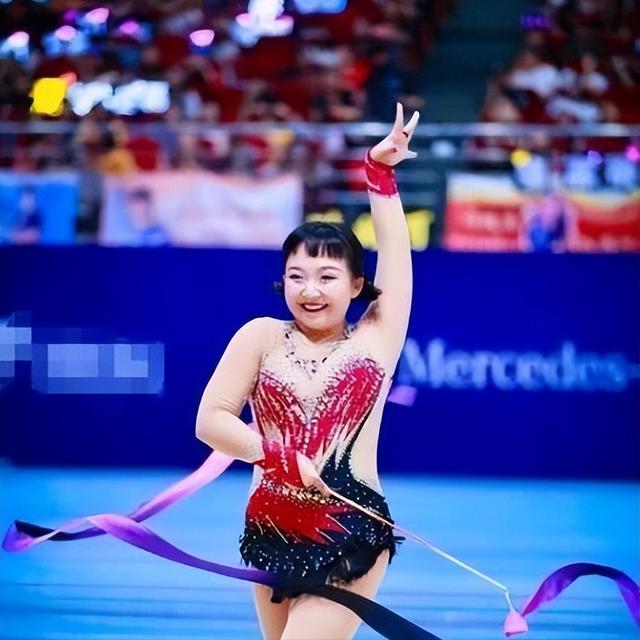 抖音里面那个微胖女人是谁，抖音里短发微胖女叫什么？
