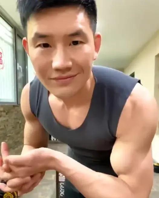 嘎子的抖音，抖音上有个简单哥是干什么的？
