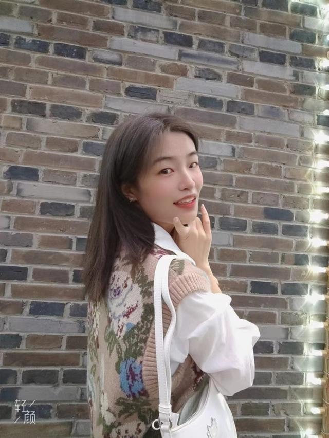 用兼职造句，求兼职的句子？
