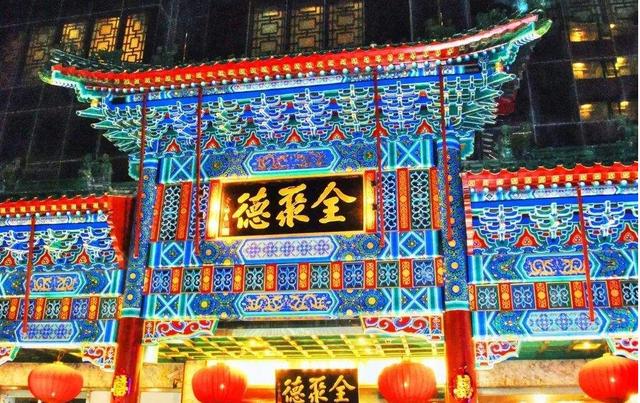 拼多多吸引人的店铺起名女装店（拼多多吸引人的店铺起名女装店名）