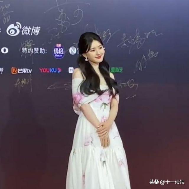 赵露思粉丝应援口号都有什么，赵露思粉丝名叫啥？
