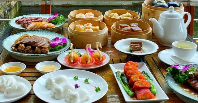 饮早茶发朋友圈的句子，适合喝早茶发的朋友圈短语？