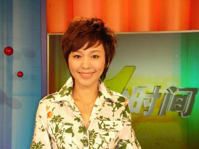 中央电视台新闻直播间女主持人名单及照片，新闻直播间女主持人名单及照片2021