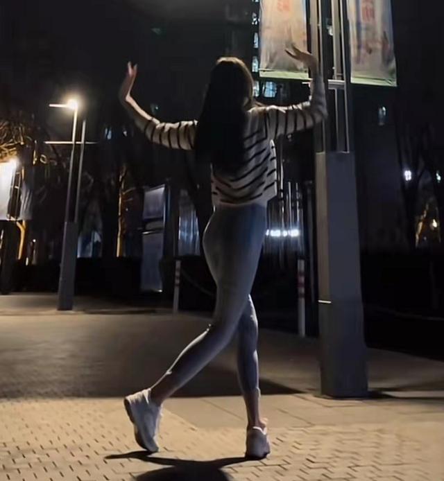 女儿跳舞视频发朋友圈怎么配文字，女儿跳舞发朋友圈怎么样写？