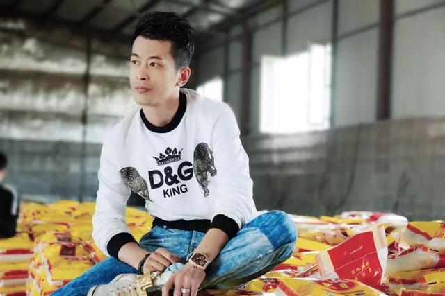快手一亿粉丝是谁的粉丝多（快手谁有一亿粉丝）
