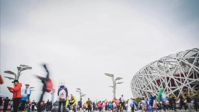 形容跑步的句子优美发朋友圈，跑步幽默句子跑步发朋友圈心情短语？