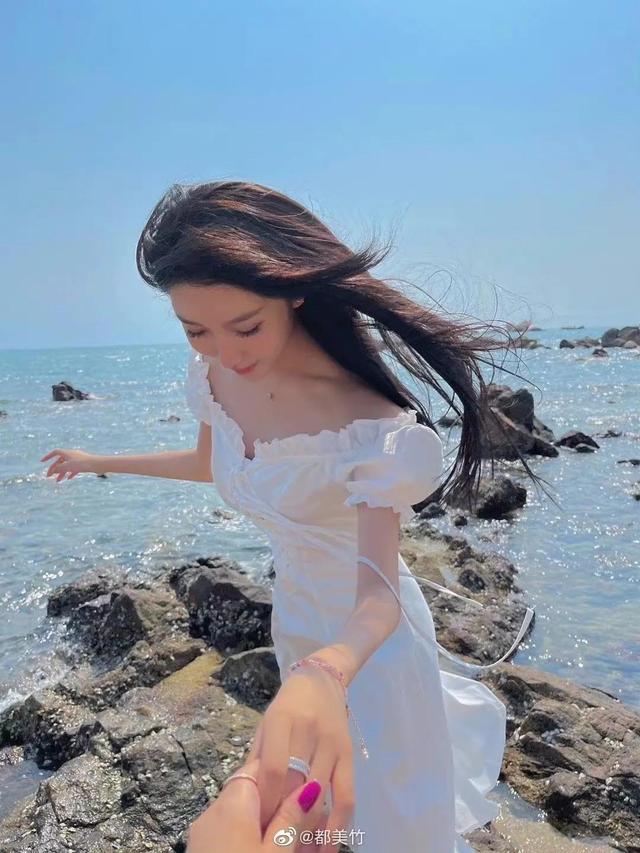 婚纱照发朋友圈配文字简短，婚纱照发朋友圈配文字简短搞笑？