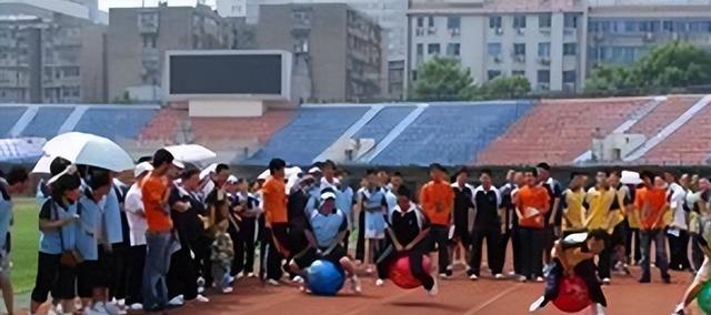 小学生趣味运动会项目有哪些图片，小学生趣味运动会项目有哪些英语？