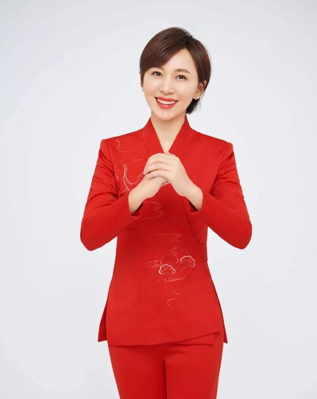 中央电视台新闻直播间女主持人名单及照片，新闻直播间女主持人名单及照片2021