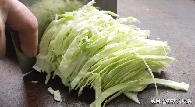 绿豆粉丝减肥期间可以吃吗，绿豆粉丝吃多了会胖吗？