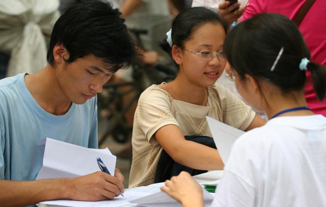 女生学计算机挣钱吗，学计算机做什么最赚钱？