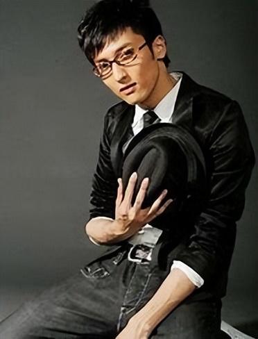 微博粉丝最多的明星排行榜，微博粉丝最多的明星排行榜2022年