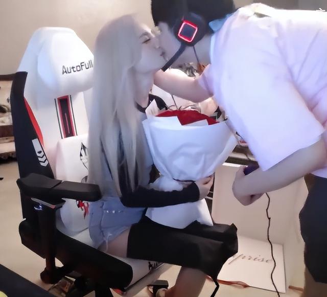 lol姿态在哪直播，英雄联盟姿态直播间？