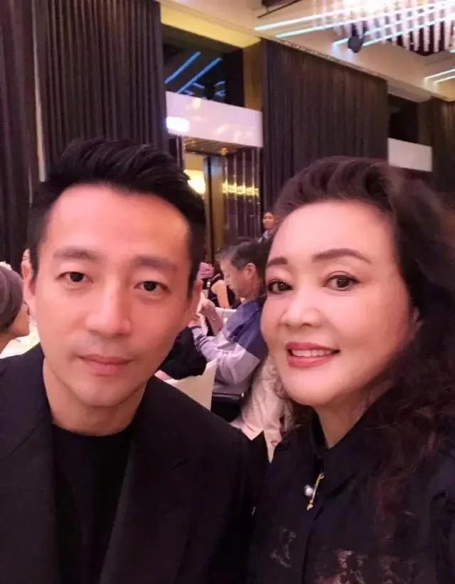 疯狂直播开局打卡十大致命毒蛇免费（直播毒蛇开局十大毒蛇）