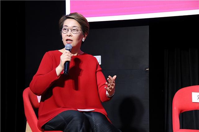 中央电视台新闻直播间女主持人名单及照片，新闻直播间女主持人名单及照片2021
