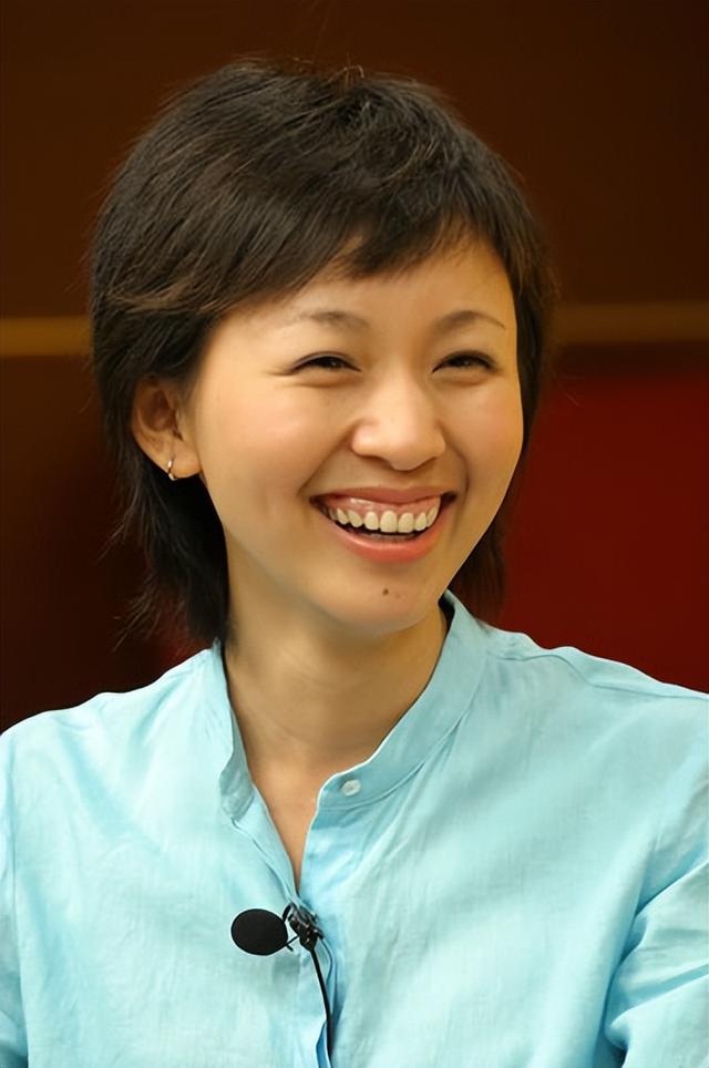 中央电视台新闻直播间女主持人名单及照片，新闻直播间女主持人名单及照片2021