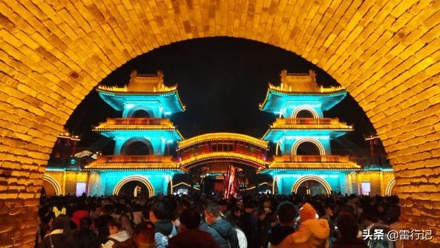 重庆网红打卡景点抖音夜景，2020西安抖音网红景点？