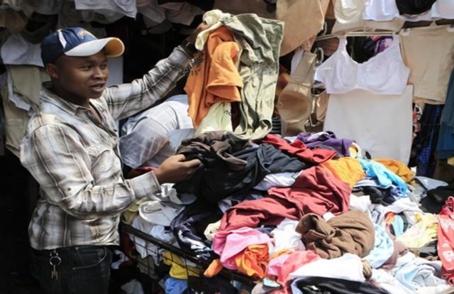 哪里回收旧衣服给钱，他们收旧衣服怎么赚钱的？