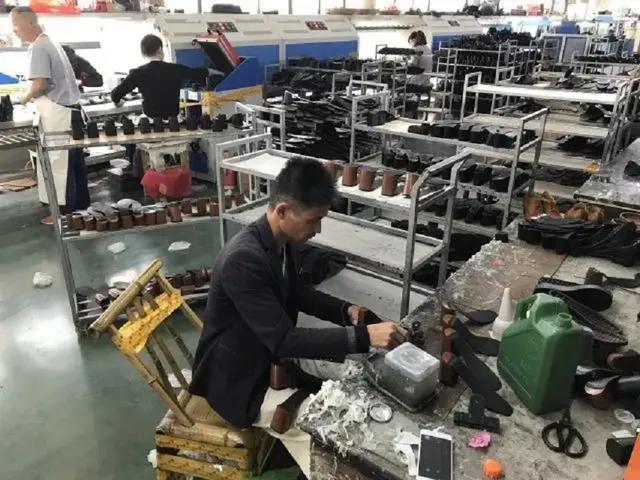 靠微信红包乞讨月入3万（2019年百万网红乞丐哥，每日收益上万元，却靠着“中介”抽油水）