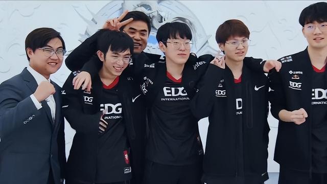 edg直播在线观看人数，edg直播在线观看人数统计？