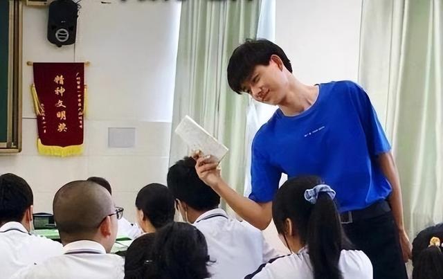 小学语文老师可以做哪些副业，初中语文老师能做什么副业？