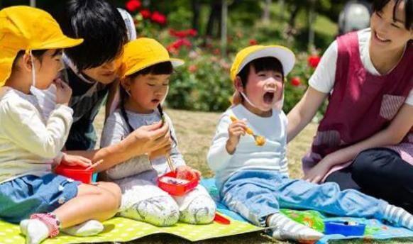 适合野餐发朋友圈的句子简短，家人野餐发朋友圈的句子？