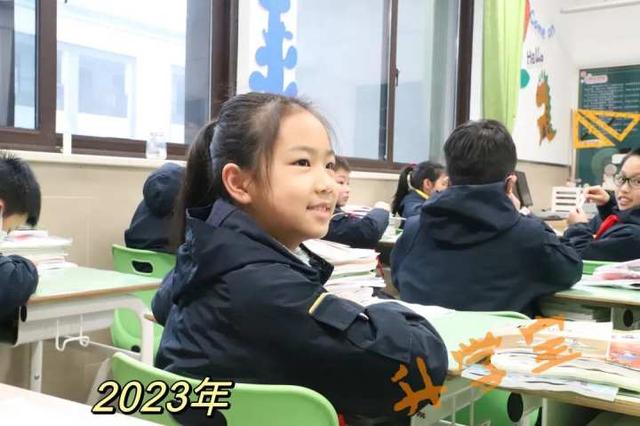 大学开学图片发朋友圈，大学开学图片发朋友圈文案？