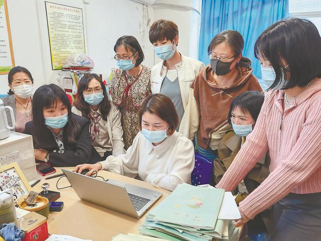 班级小管家体温打卡怎么用，班级小管家小程序怎么使用家长？