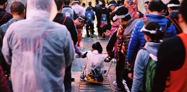 形容跑步的句子优美发朋友圈，跑步幽默句子跑步发朋友圈心情短语？