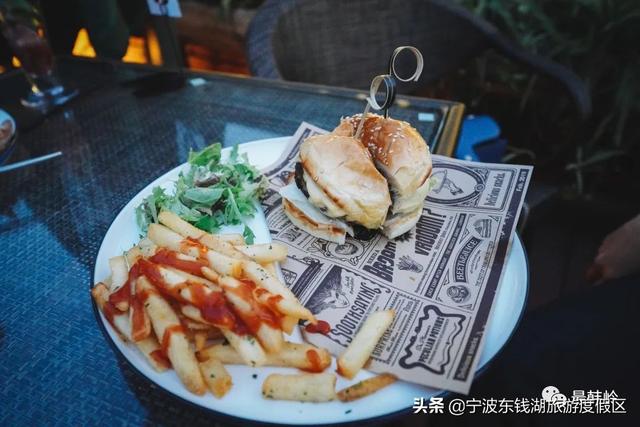 抖音很火的带酒的歌词，抖音很火的带酒的歌词是什么？