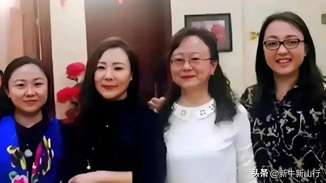 一组姐妹照发朋友圈的句子，亲姐妹照片发朋友圈的精美句子？