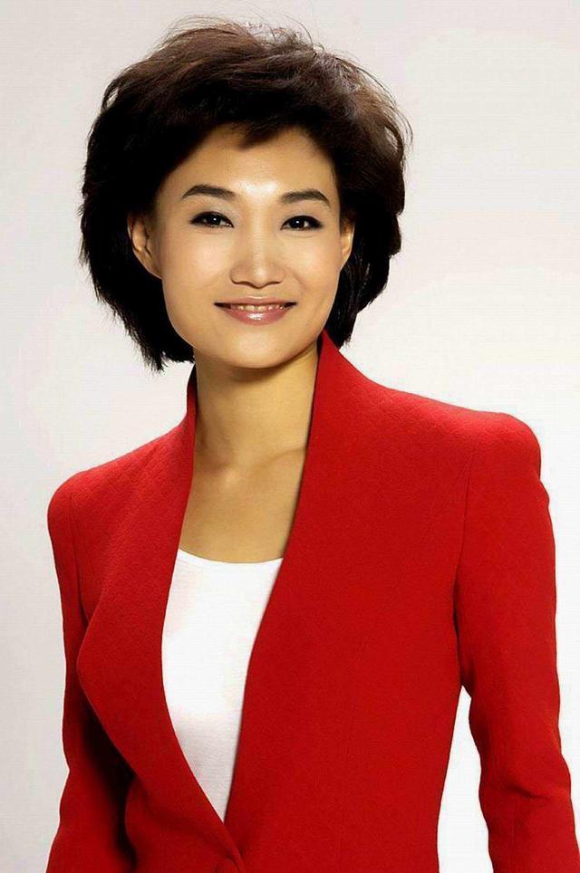 中央电视台新闻直播间女主持人名单及照片，新闻直播间女主持人名单及照片2021