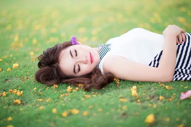 一个女人酒后经典感言，一个女人酒后伤感说说？