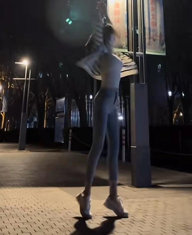女儿跳舞视频发朋友圈怎么配文字，女儿跳舞发朋友圈怎么样写？