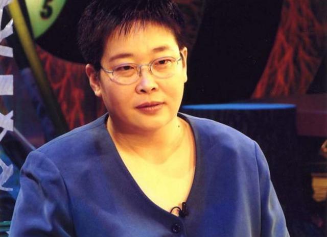 中央电视台新闻直播间女主持人名单及照片，新闻直播间女主持人名单及照片2021
