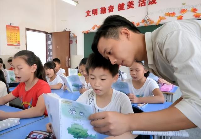 小学语文老师可以做哪些副业，初中语文老师能做什么副业？